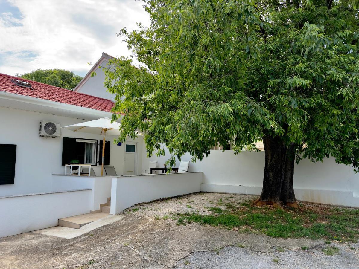 Matek Family & Studio Apartment Рованьска Экстерьер фото