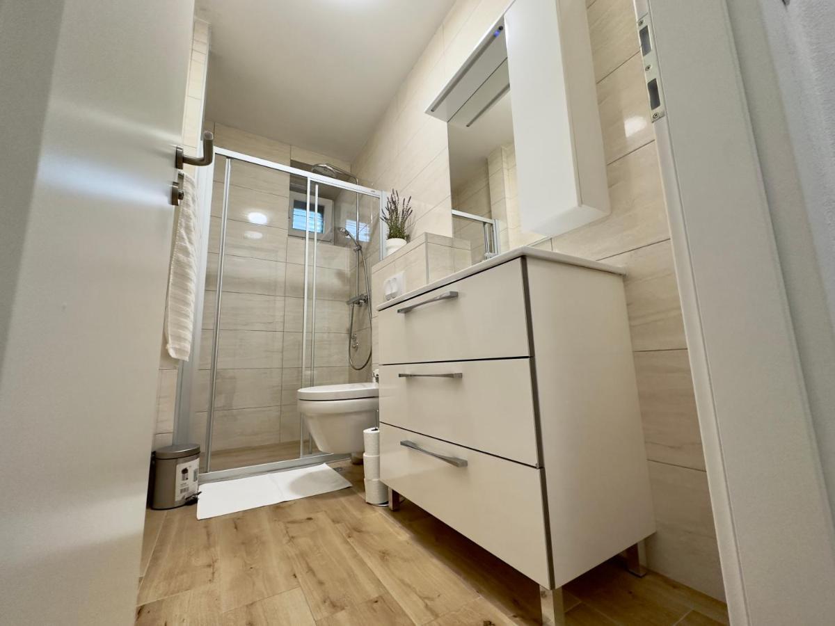 Matek Family & Studio Apartment Рованьска Экстерьер фото